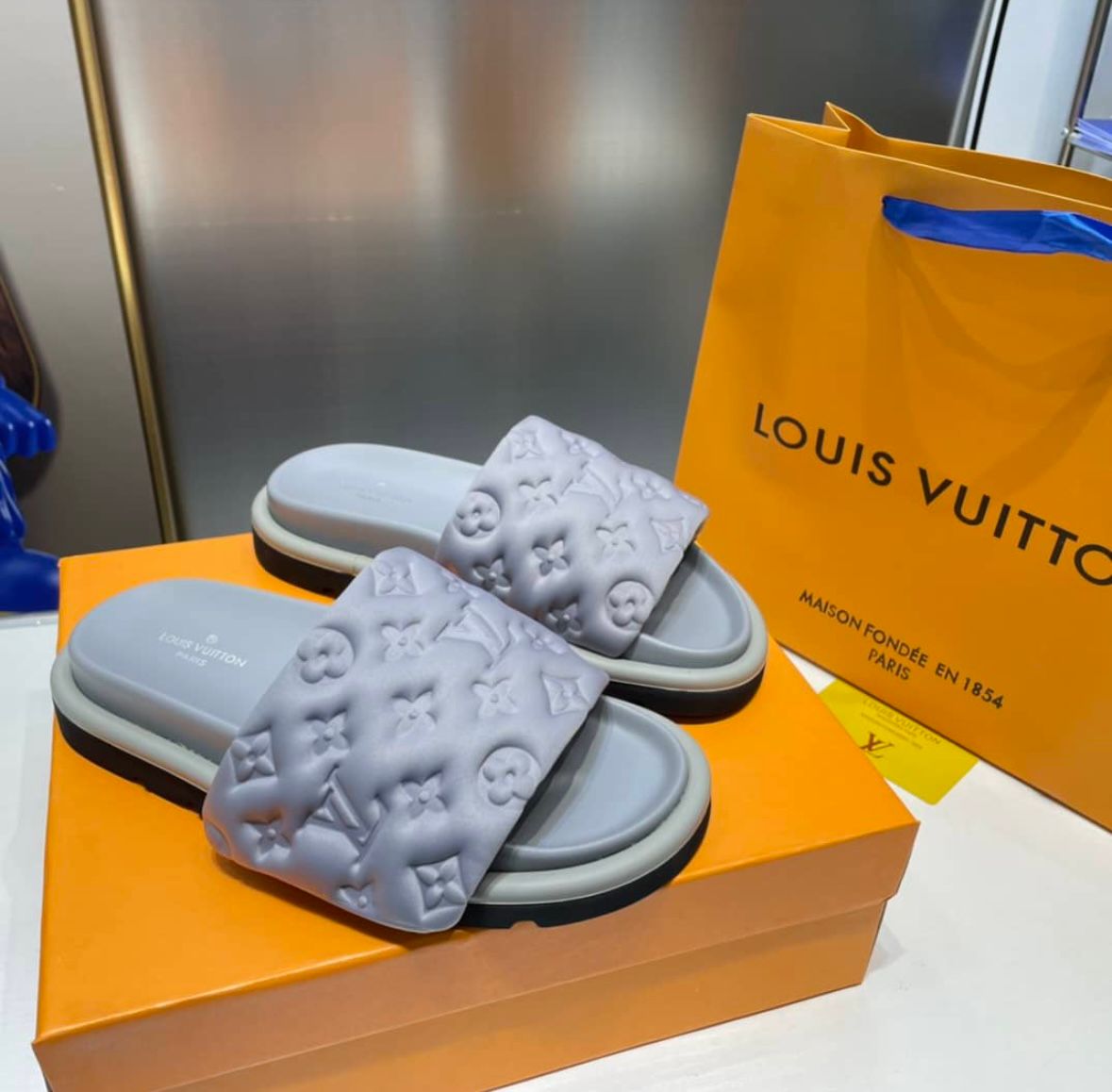 Luxe Cloud Slides