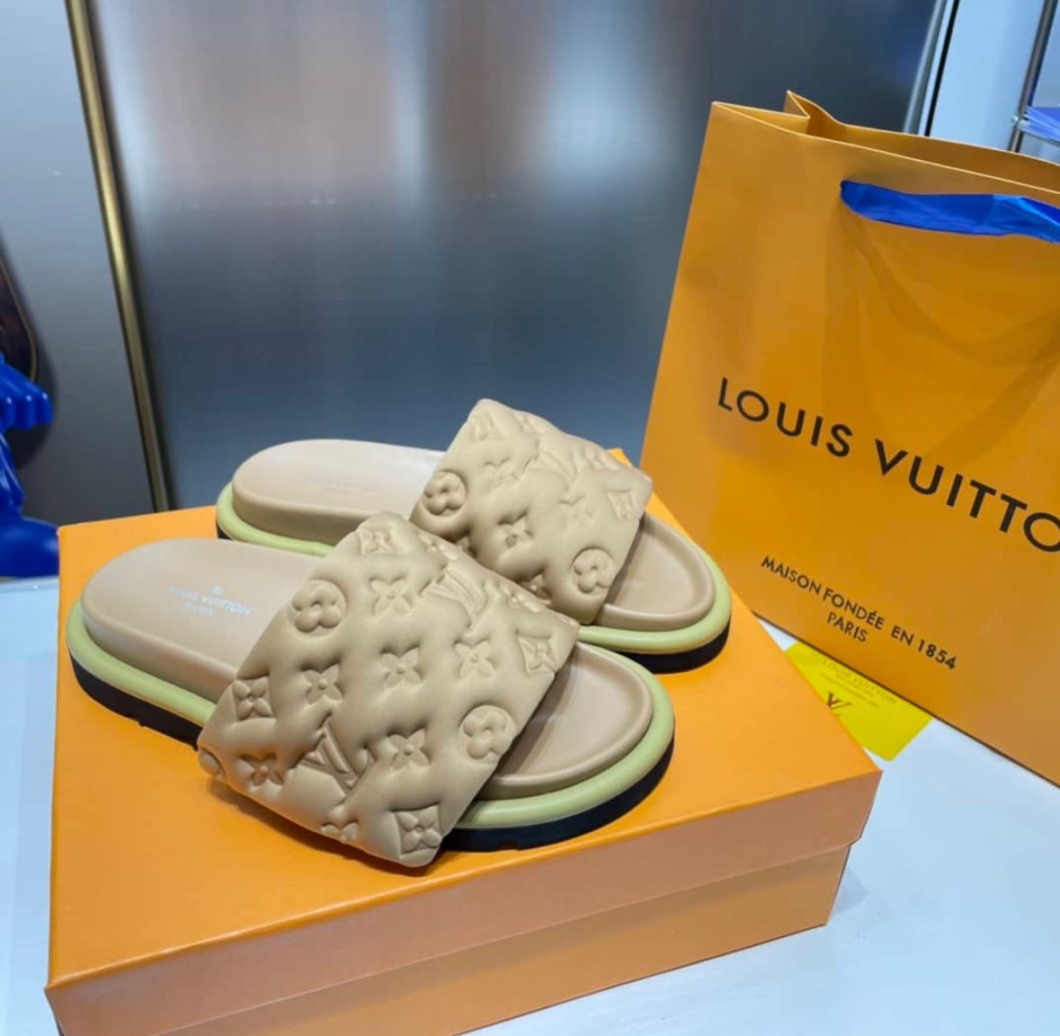 Luxe Cloud Slides